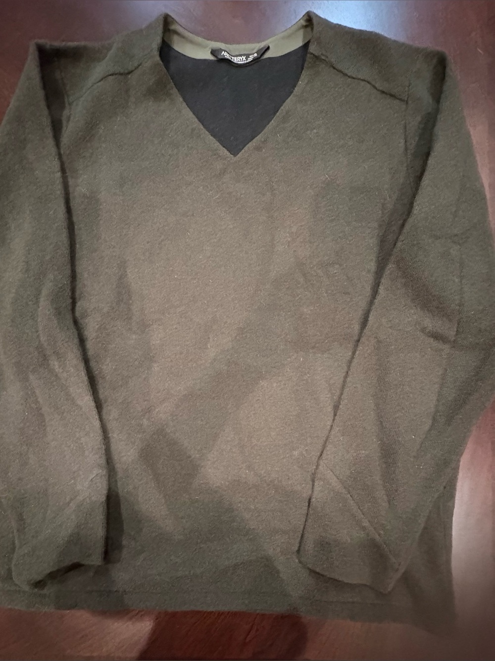 Arc'teryx Men's V-Neck Sweater in Olive